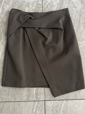 Aritzia Babaton Women’s Twist Front Skirt in Charcoal